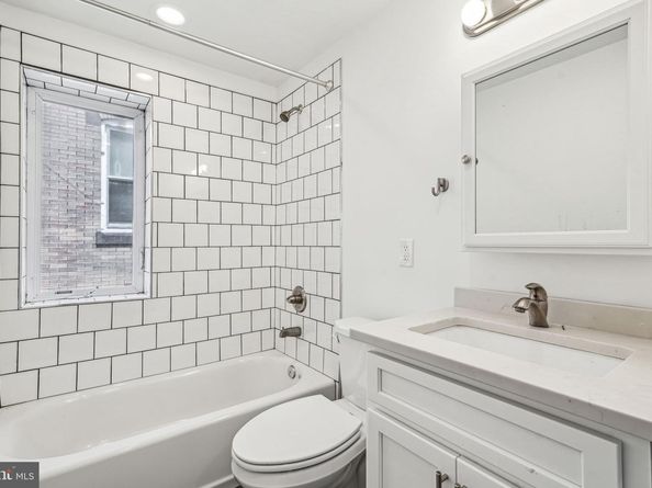 451 Green Lane, Philadelphia PA 19128
