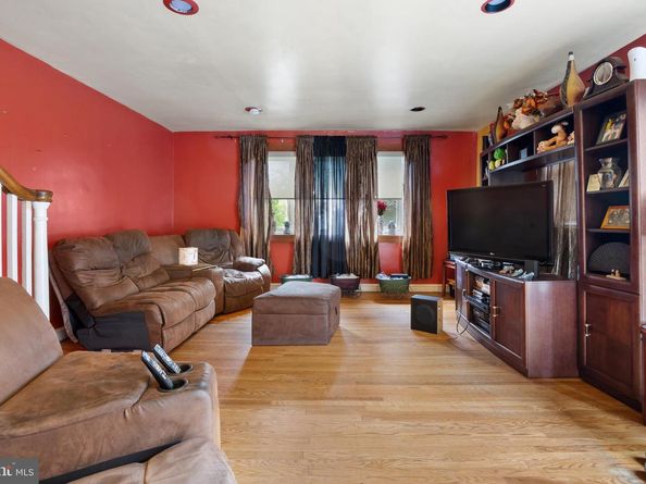 1813 Glendale Avenue, Philadelphia PA 19111