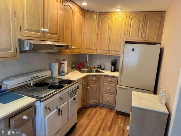 3227 S Juniper Street, Philadelphia PA 19148