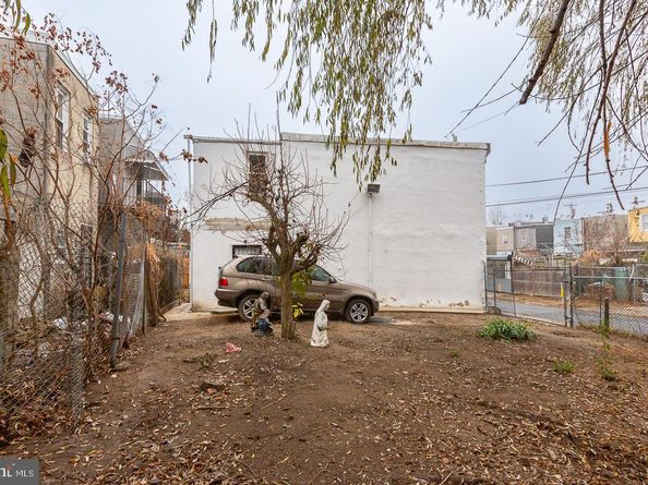 2735 N Waterloo Street, Philadelphia PA 19133