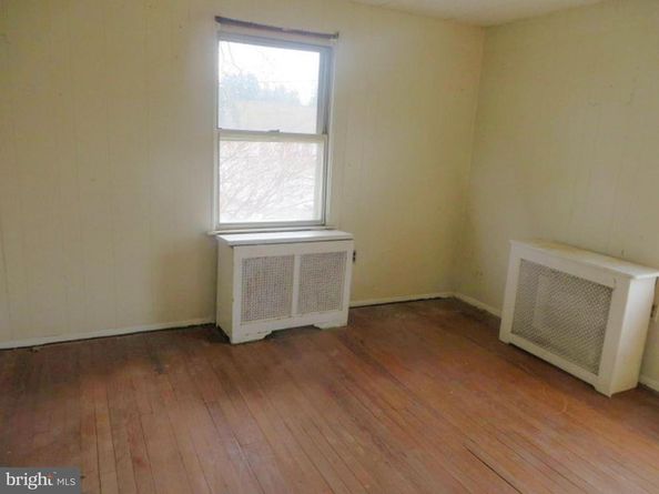 22 S Linden Avenue, Upper Darby PA 19082