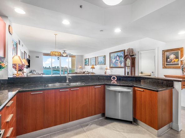 2650 Lake Shore Drive 1705, Riviera Beach FL 33404