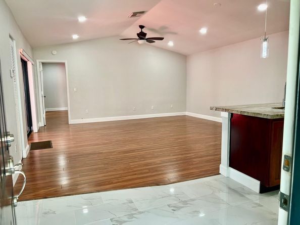 8951 SW 19th St B, Boca Raton FL 33433