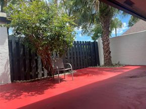 8951 SW 19th St B, Boca Raton FL 33433