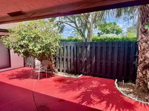 8951 SW 19th St B, Boca Raton FL 33433