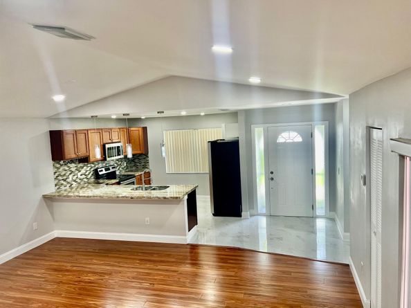8951 SW 19th St B, Boca Raton FL 33433