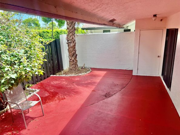 8951 SW 19th St B, Boca Raton FL 33433