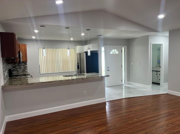 8951 SW 19th St B, Boca Raton FL 33433
