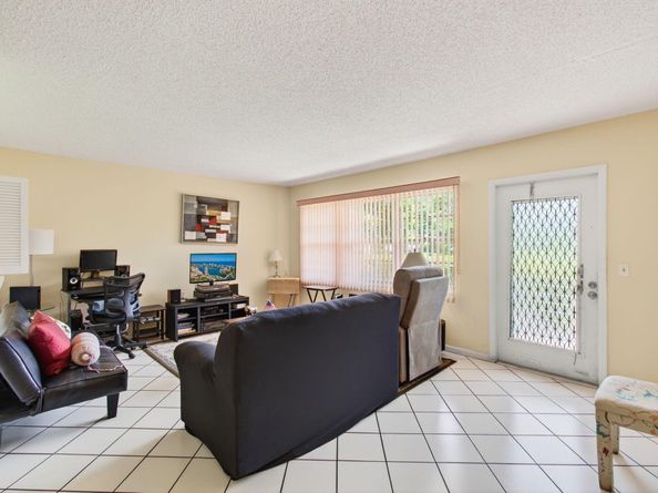 384 Fanshaw J, Boca Raton FL 33434