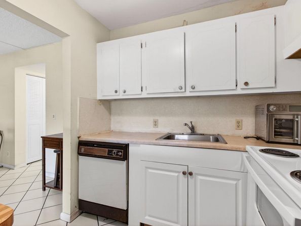 384 Fanshaw J, Boca Raton FL 33434