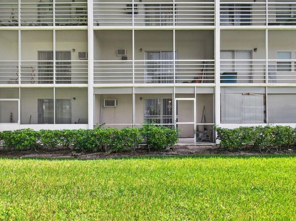 384 Fanshaw J, Boca Raton FL 33434