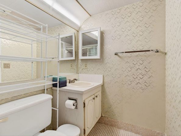 384 Fanshaw J, Boca Raton FL 33434