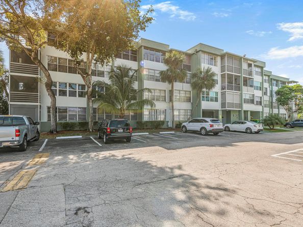 2751 Taft St 208, Hollywood FL 33020
