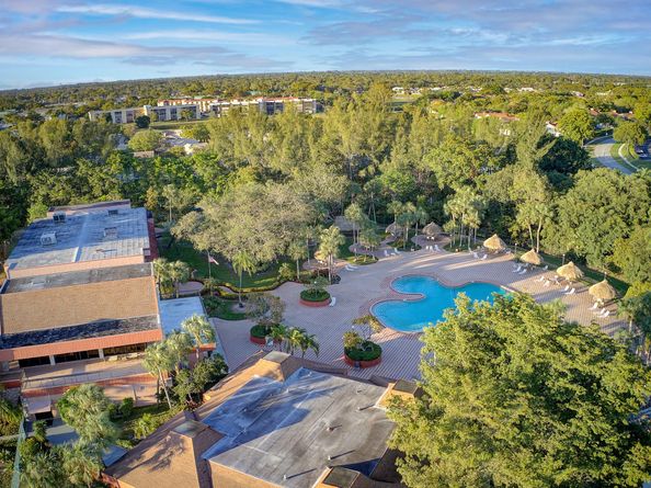 3071 Holiday Springs Blvd 102, Margate FL 33063