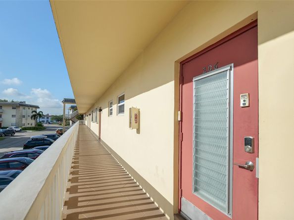 4421 NW 16th St 206G, Lauderhill FL 33313