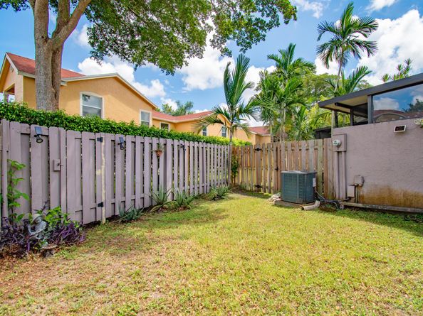 6640 Thornhill Court, Boca Raton FL 33433