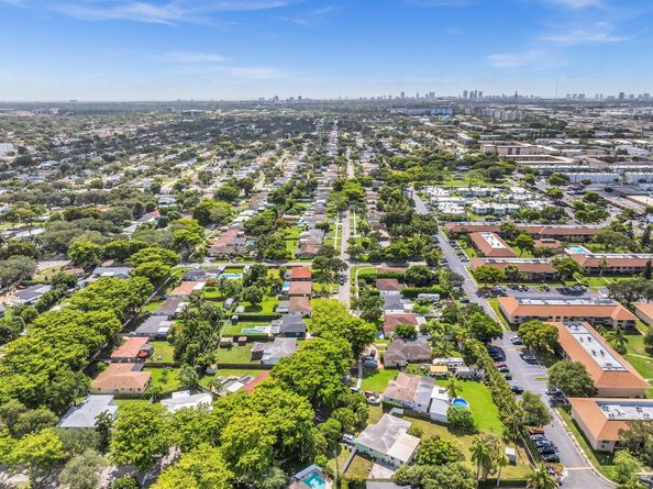 5702 Jefferson Street, Hollywood FL 33023