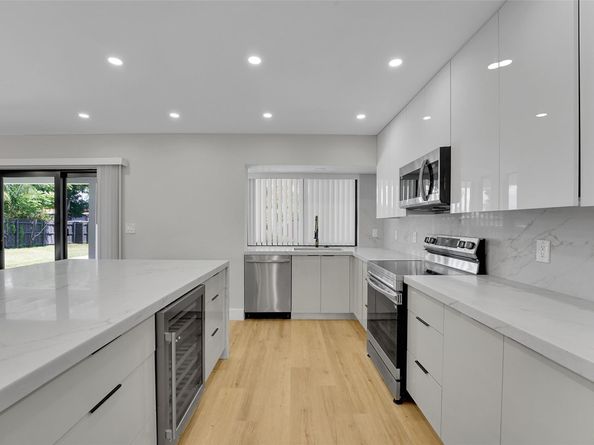 5512 Cleveland St, Hollywood FL 33021