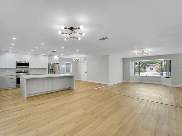 5512 Cleveland St, Hollywood FL 33021
