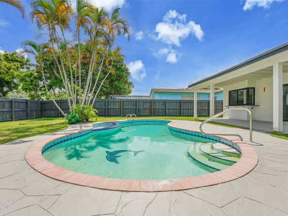 5512 Cleveland St, Hollywood FL 33021