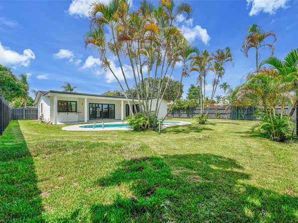 5512 Cleveland St, Hollywood FL 33021