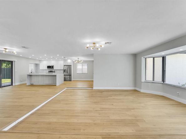 5512 Cleveland St, Hollywood FL 33021
