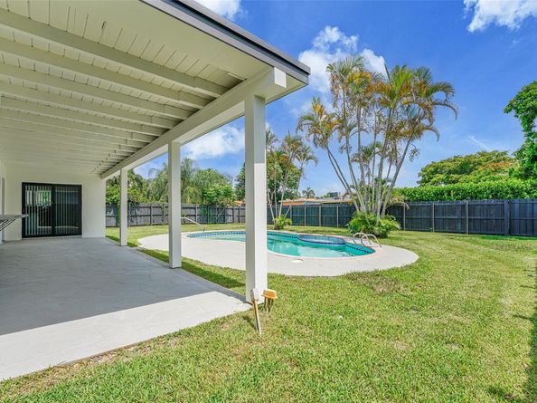 5512 Cleveland St, Hollywood FL 33021