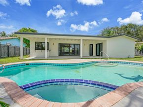 5512 Cleveland St, Hollywood FL 33021
