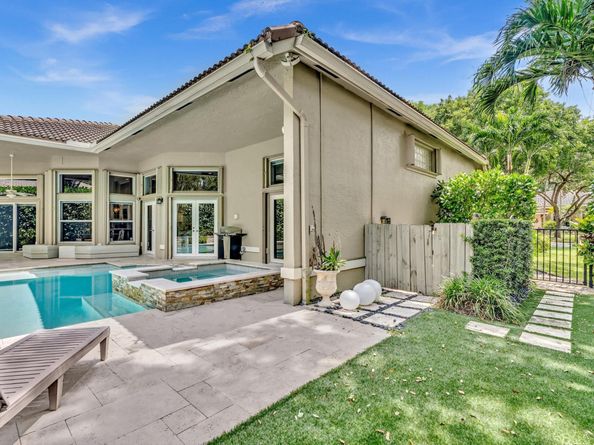 4122 NW 67th Ter, Coral Springs FL 33067