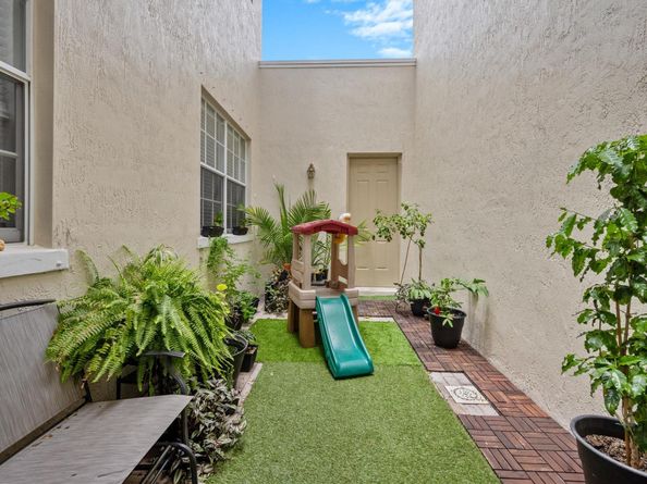 609 NW 24th Avenue, Boynton Beach FL 33426