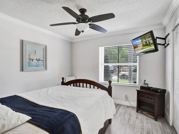 13129 SW 32nd St, Miramar FL 33027