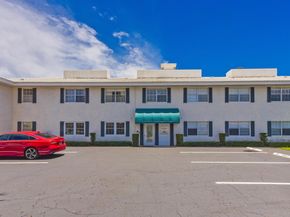 298 SW 6th St 103, Boca Raton FL 33432