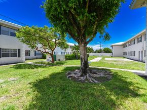 298 SW 6th St 103, Boca Raton FL 33432