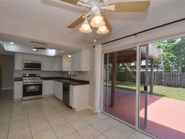 11451 NW 37th St, Sunrise FL 33323