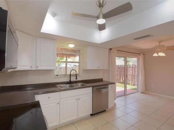 11451 NW 37th St, Sunrise FL 33323