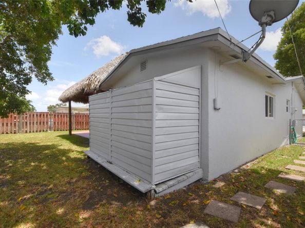 11451 NW 37th St, Sunrise FL 33323