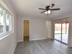11451 NW 37th St, Sunrise FL 33323