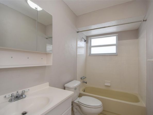 11451 NW 37th St, Sunrise FL 33323