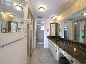4270 NW 40th St