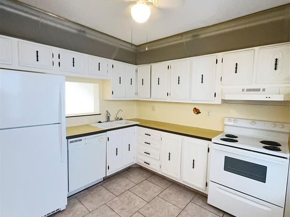 4270 NW 40th St 206, Lauderdale Lakes FL 33319