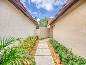85 Ironwood Way N, Palm Beach Gardens FL 33418