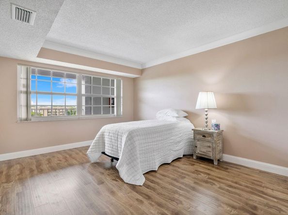4015 W Palm Aire Dr 606, Pompano Beach FL 33069