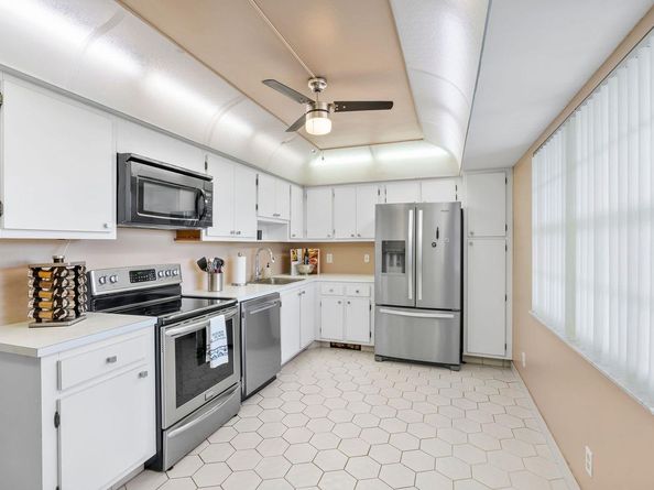 4015 W Palm Aire Dr 606, Pompano Beach FL 33069
