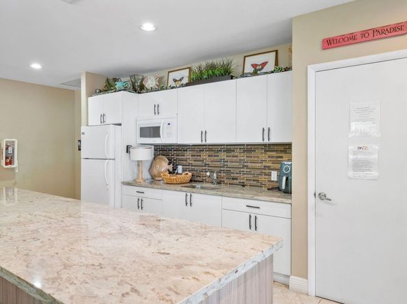 4015 W Palm Aire Dr 606, Pompano Beach FL 33069
