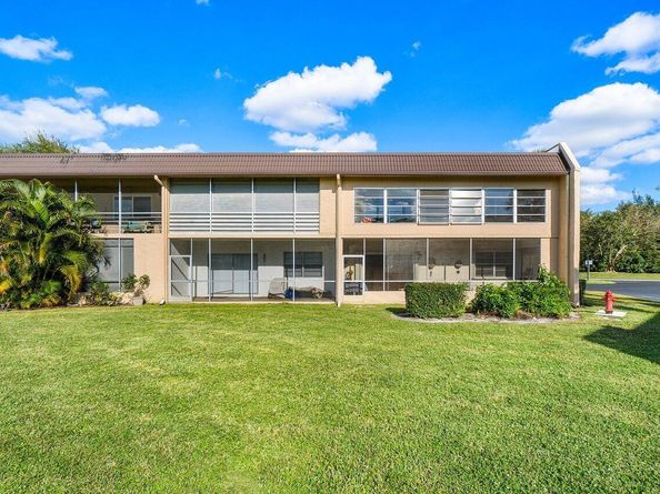 148 Lake Constance Drive 148, West Palm Beach FL 33411