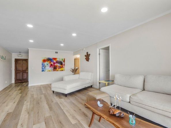 148 Lake Constance Drive 148, West Palm Beach FL 33411