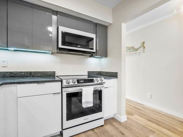 148 Lake Constance Drive 148, West Palm Beach FL 33411