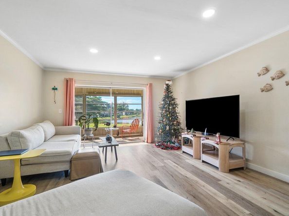 148 Lake Constance Drive 148, West Palm Beach FL 33411