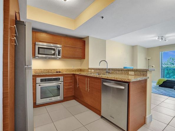 2641 N Flamingo Rd 406N, Sunrise FL 33323