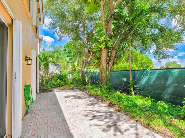 15037 SW 50th Ct, Davie FL 33331